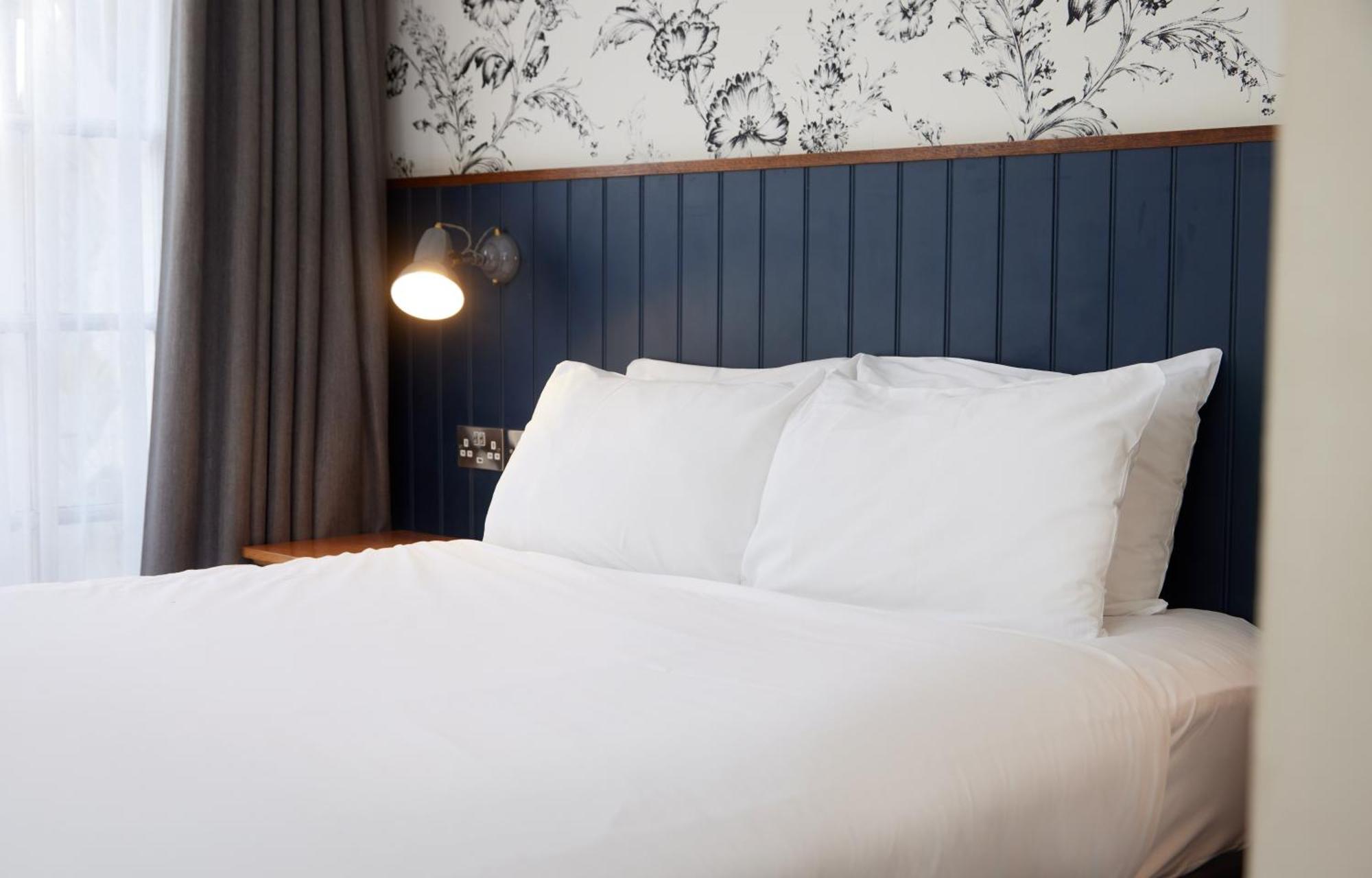 Swan Hotel By Greene King Inns Alton  Extérieur photo