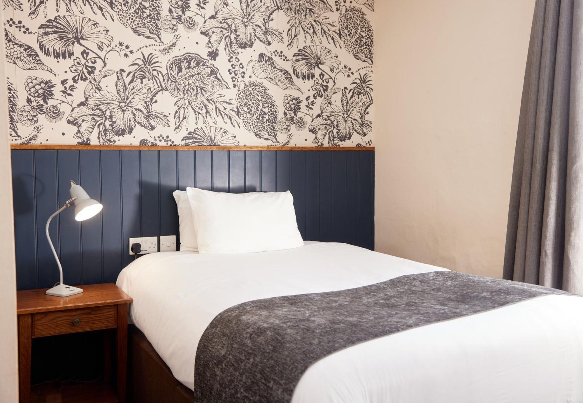 Swan Hotel By Greene King Inns Alton  Extérieur photo